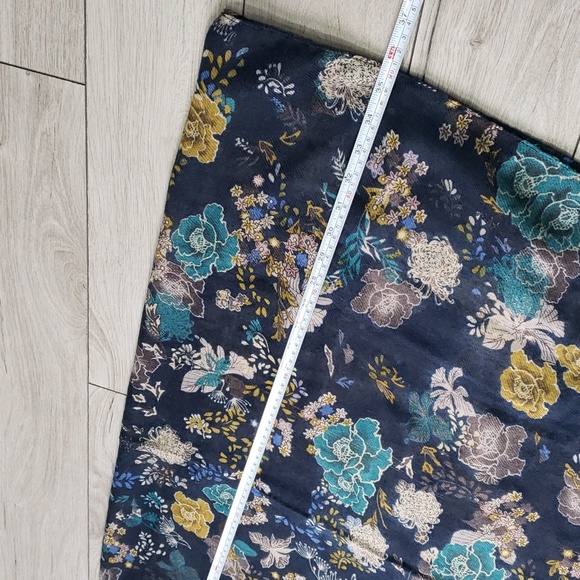 3/$35 Patterned floral infinity scarf from H&M - Picture 4 of 7